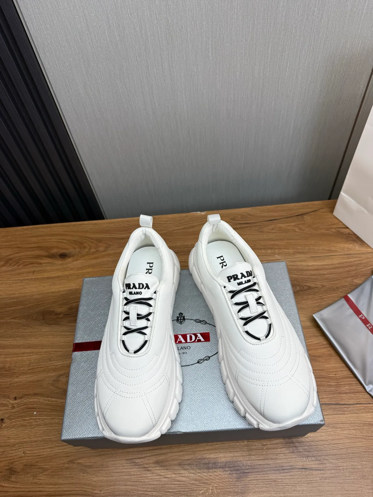 Men's shoes 💰580💰 [PRADA] Men's shoes are popular in the counter, official website synchronization, 1 high-quality shipment ✔️Imported waterproof fabric + cowhide lining, 1🆚1 replica, original sole, 38-45 (45 customized, non-refundable)